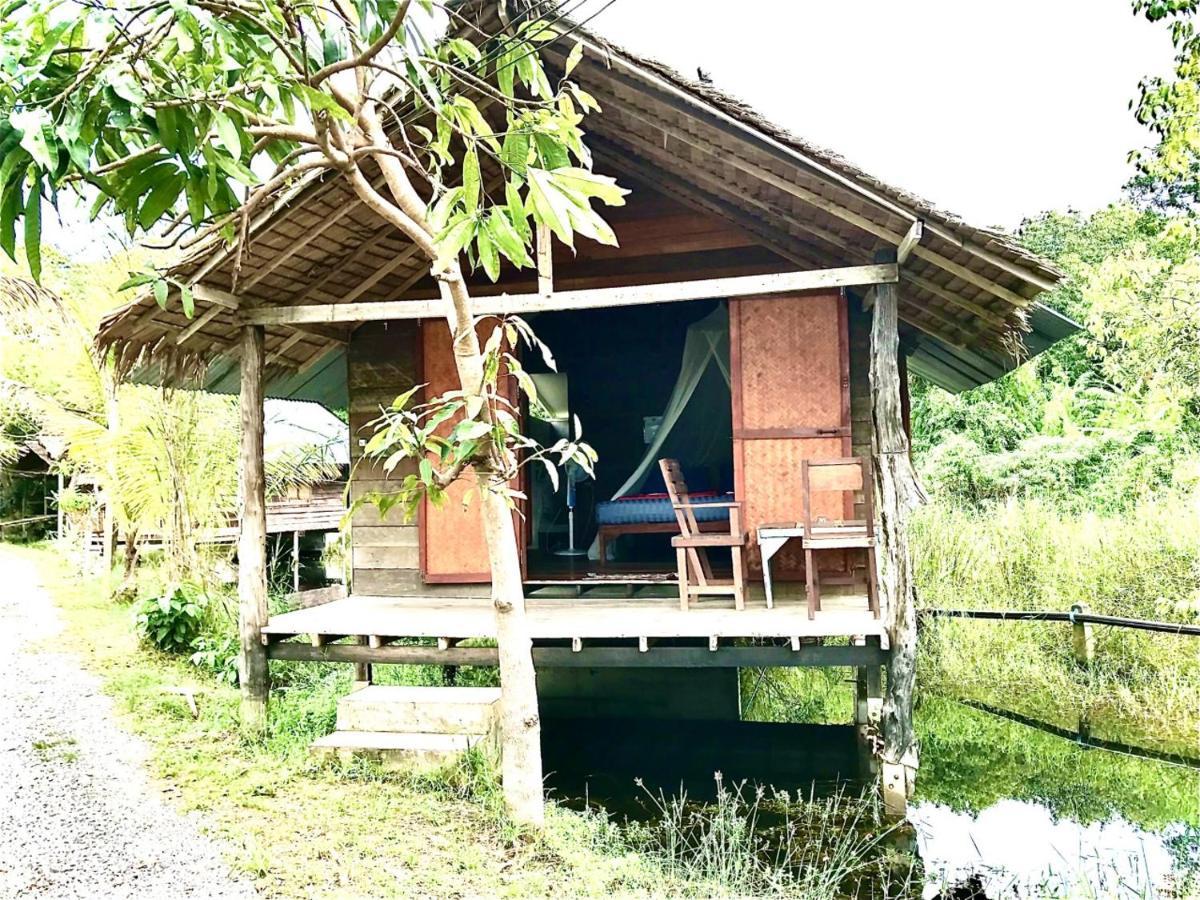 Frog Garden Hut Hotel Koh Phayam Bagian luar foto